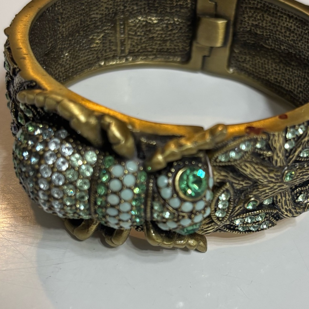 Heidi Daus Bracelet Gold Scarab Cuff Hinged Bangle Bracelet Jeweled Beetle - Picture 6 of 10